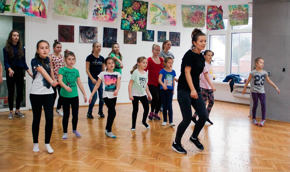 Zajęcia taneczne z Adrianną Rajkowską
